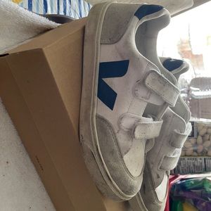 Veja sneakers for boys,size 4 youth